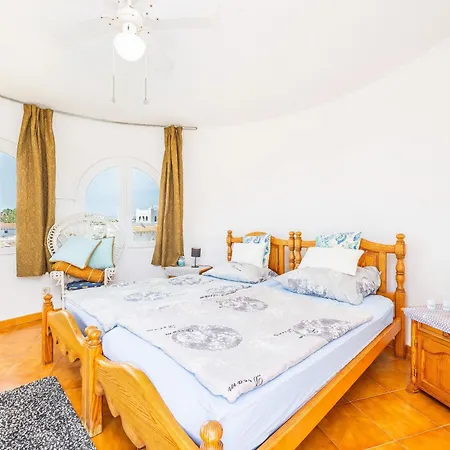 Malik Mit Meerblick Und Pool Villa *