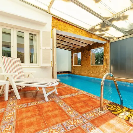 Malik Mit Meerblick Und Pool